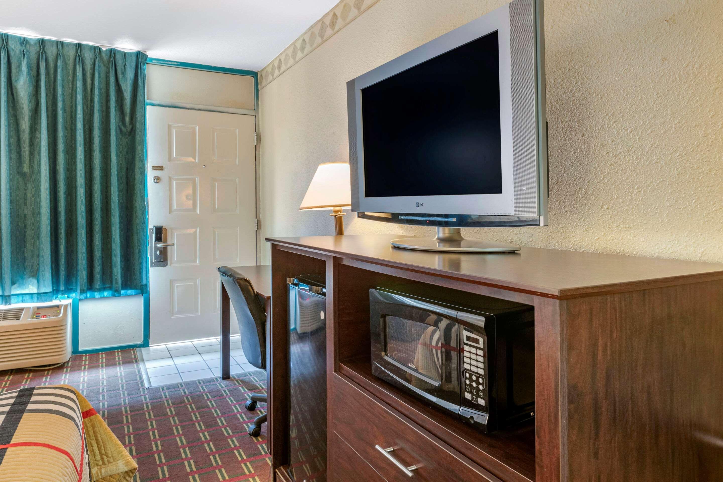 Rodeway Inn New Port Richey Ngoại thất bức ảnh