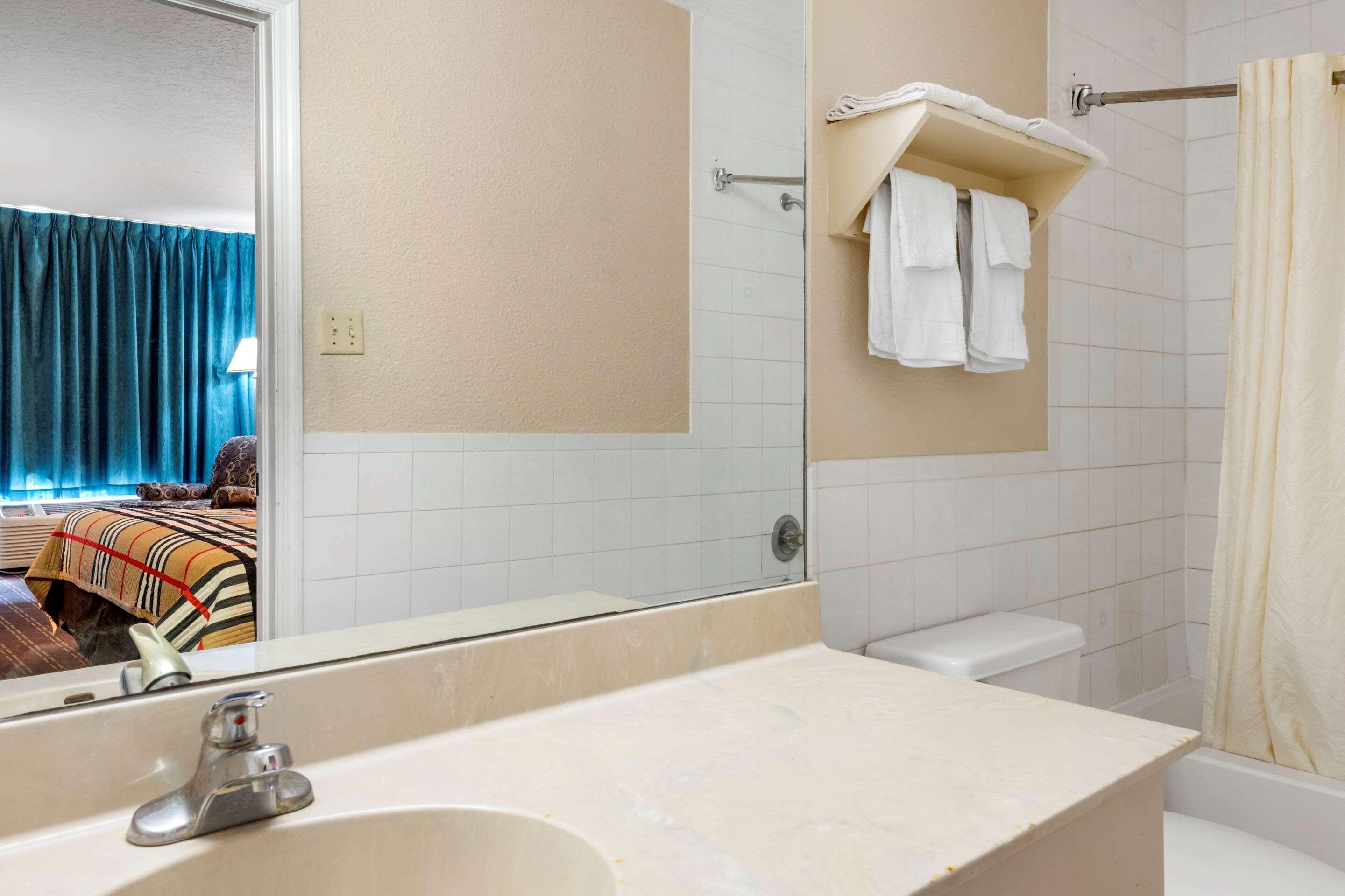 Rodeway Inn New Port Richey Ngoại thất bức ảnh