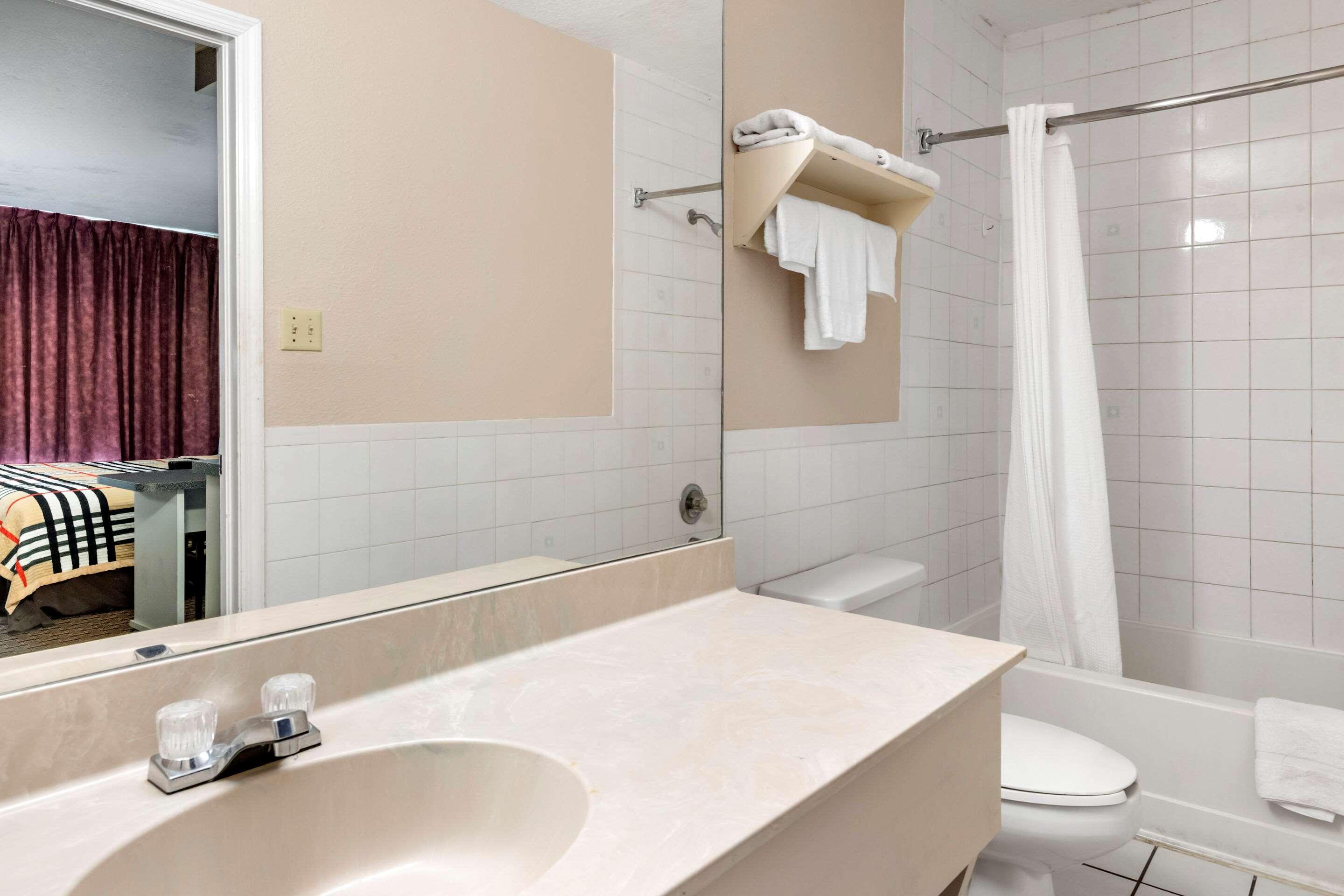 Rodeway Inn New Port Richey Ngoại thất bức ảnh