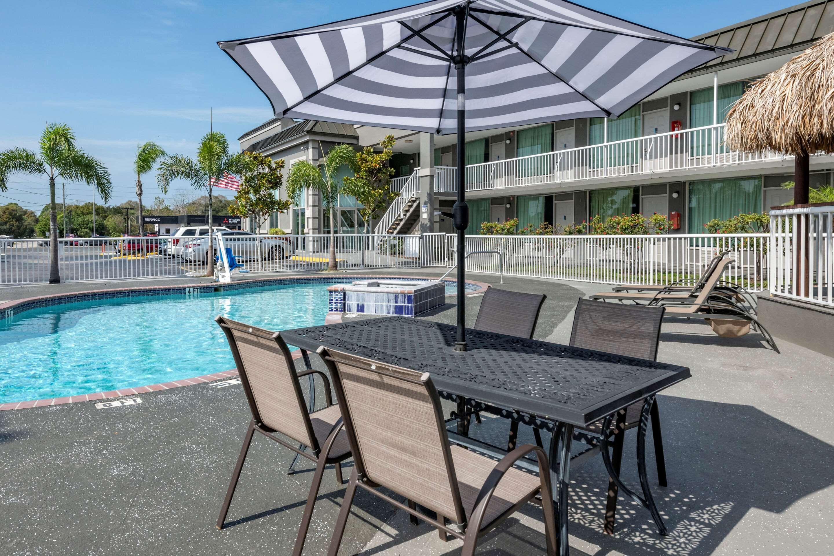 Rodeway Inn New Port Richey Ngoại thất bức ảnh