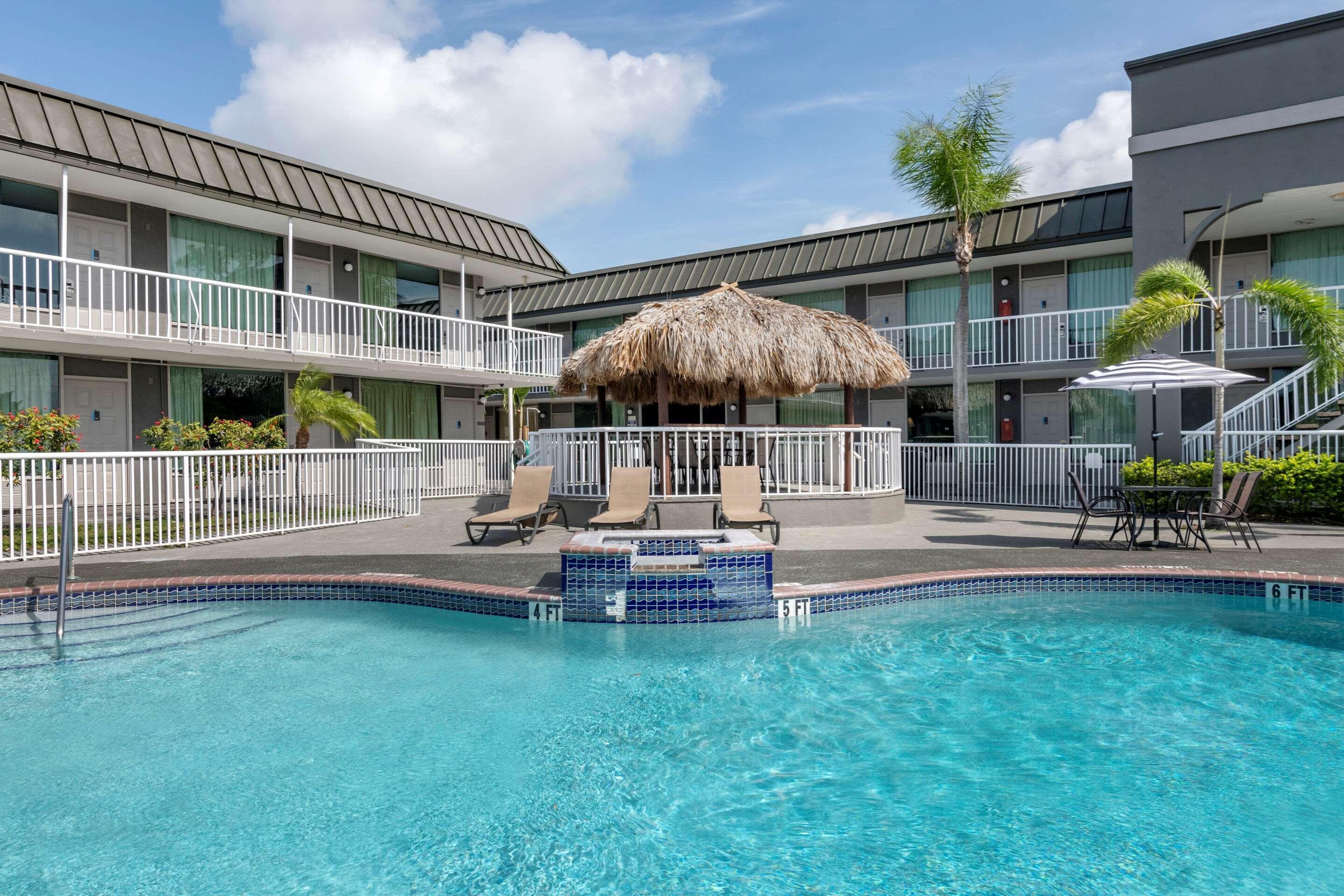 Rodeway Inn New Port Richey Ngoại thất bức ảnh