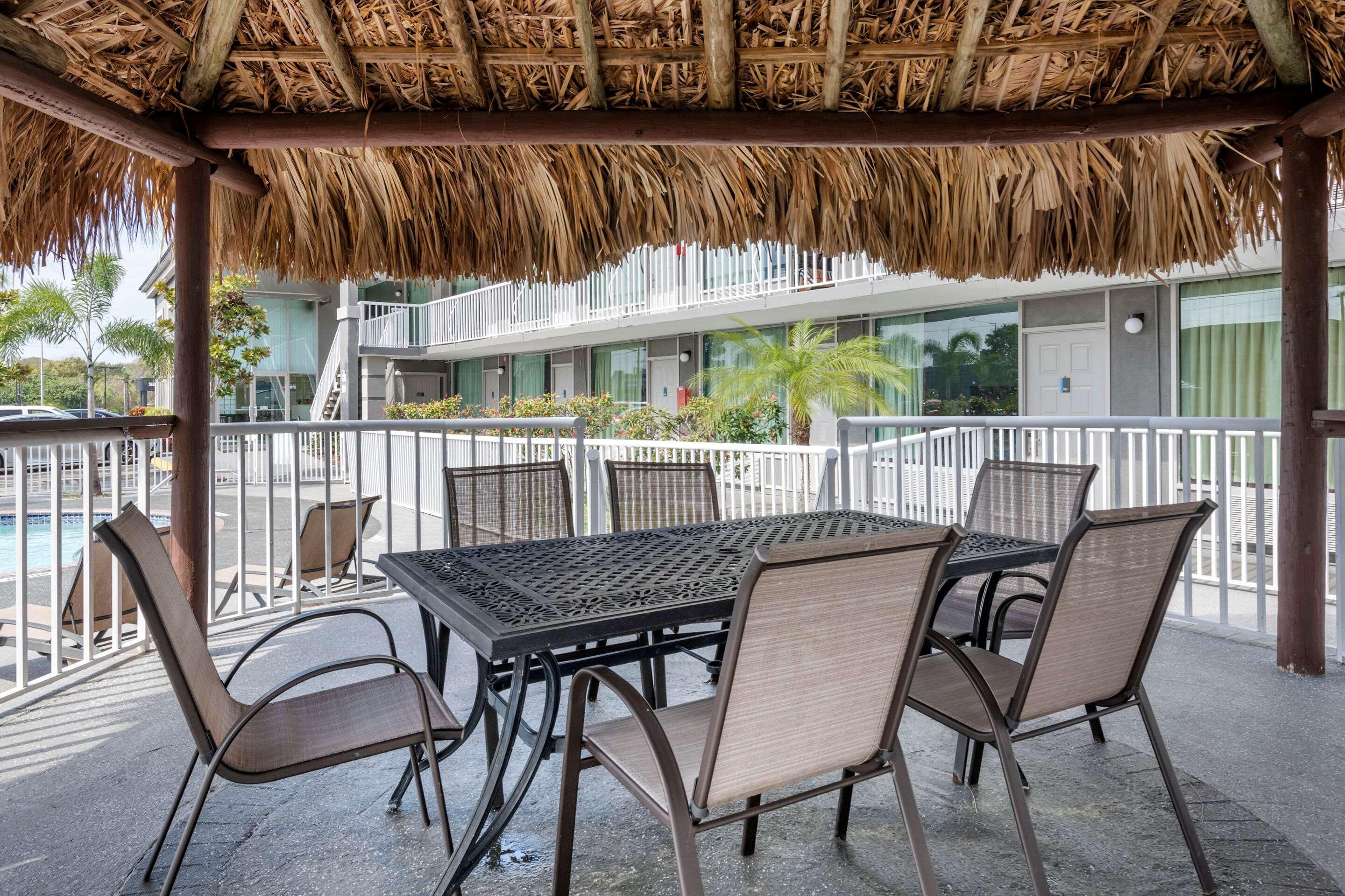 Rodeway Inn New Port Richey Ngoại thất bức ảnh