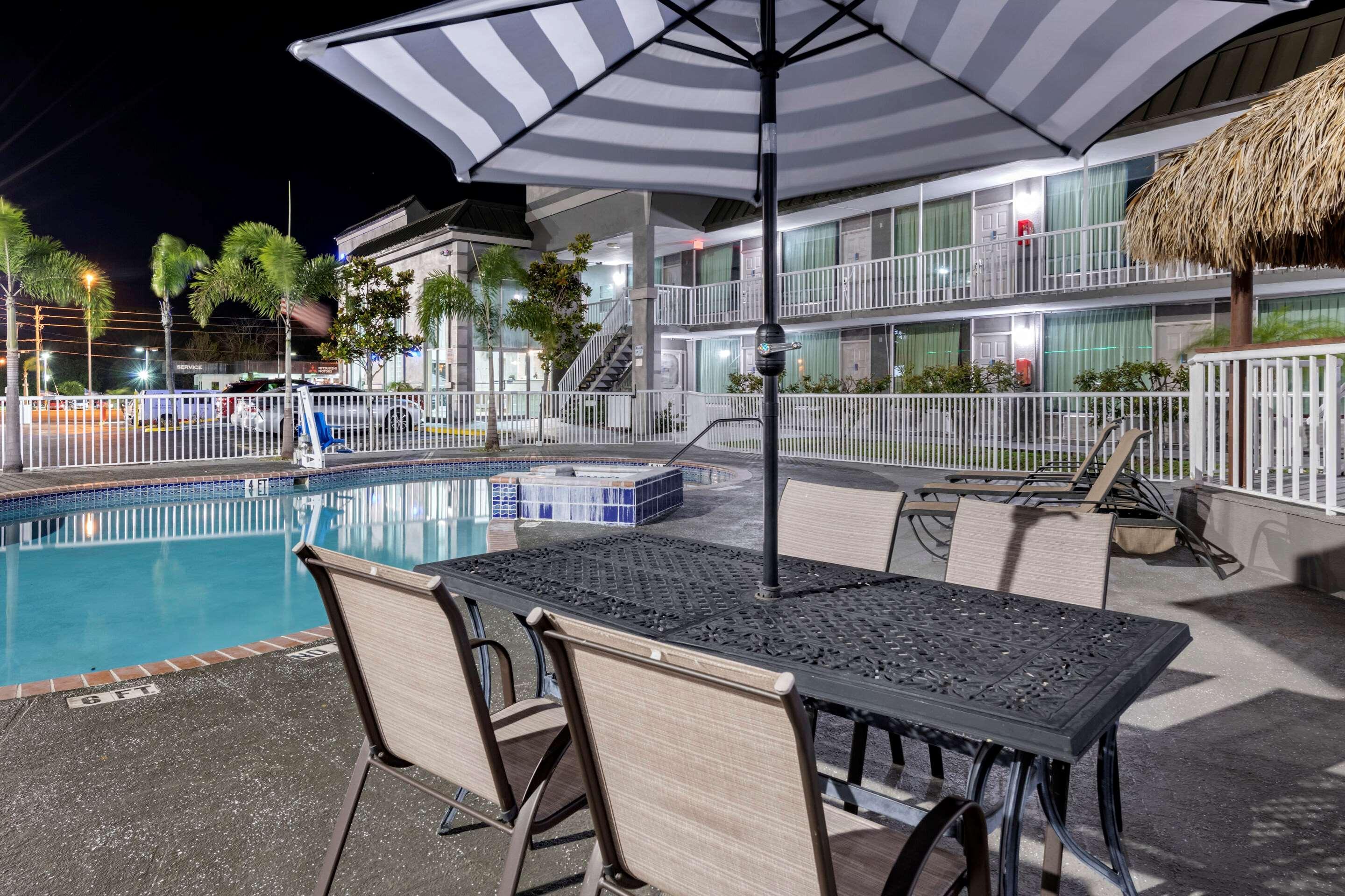 Rodeway Inn New Port Richey Ngoại thất bức ảnh