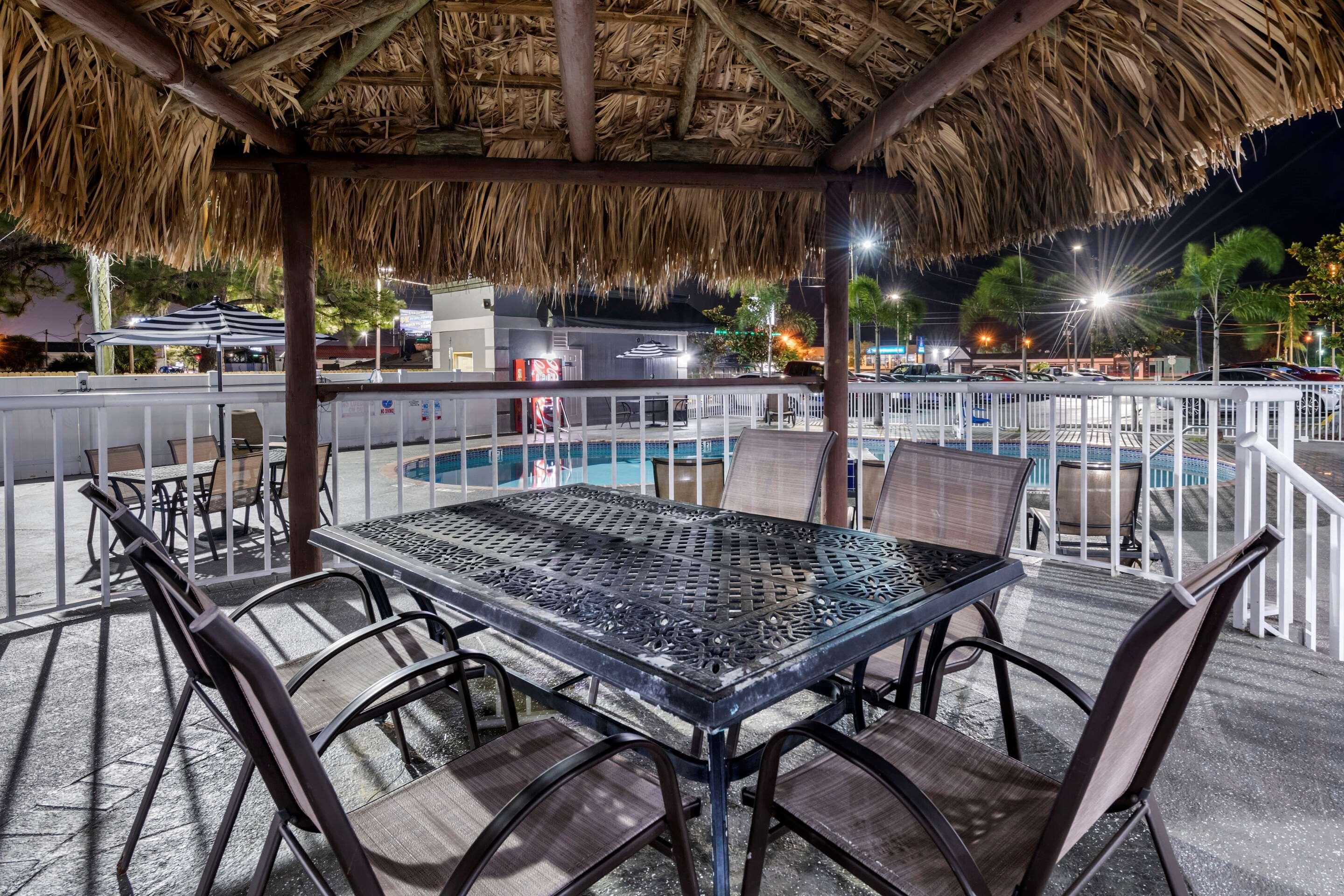Rodeway Inn New Port Richey Ngoại thất bức ảnh