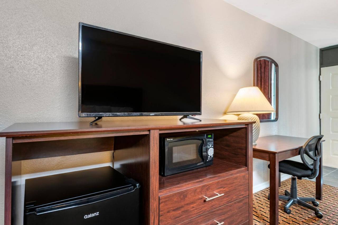 Rodeway Inn New Port Richey Ngoại thất bức ảnh